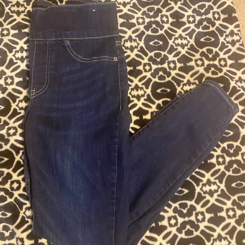 2/$30 NWOT NY&C Pull on Tummy Less ankle Jean. Medium wash. Size medium.